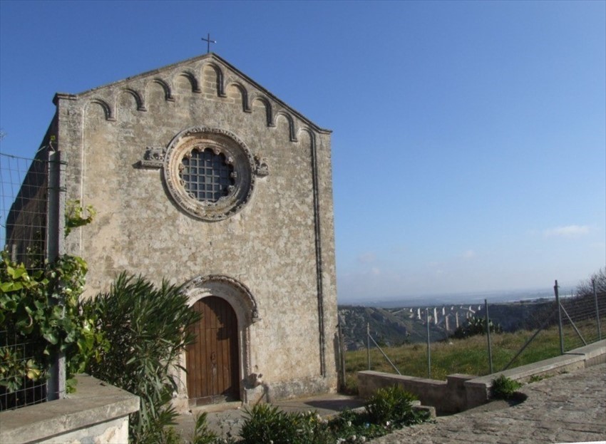 La chiesa Santa Maria del Pesco e la gravina