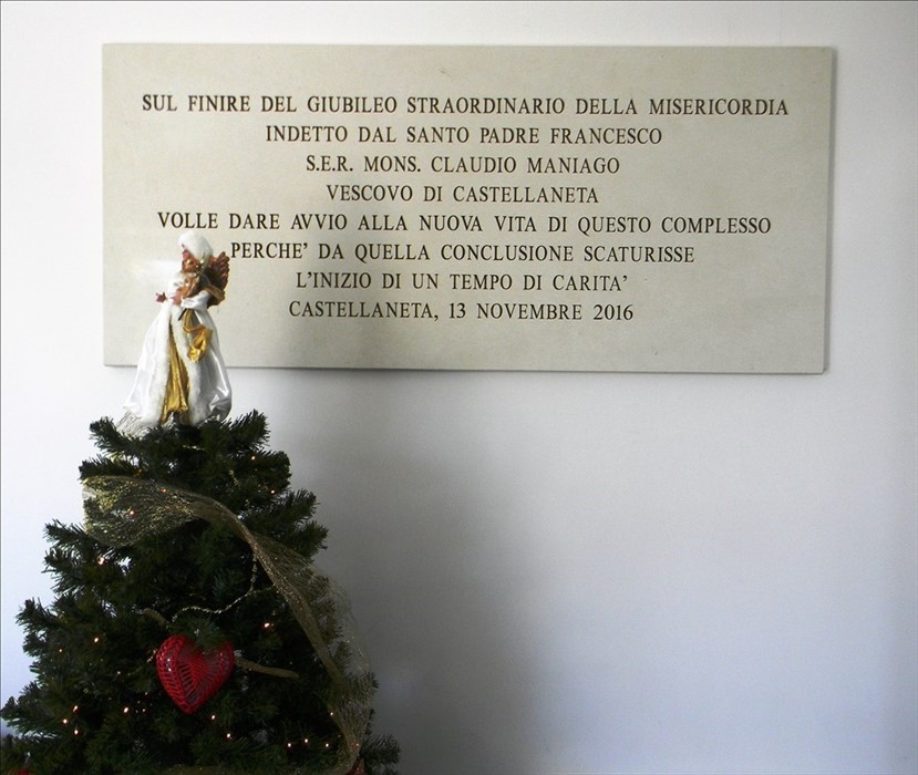 Casa della Misericordia, epigrafe interna