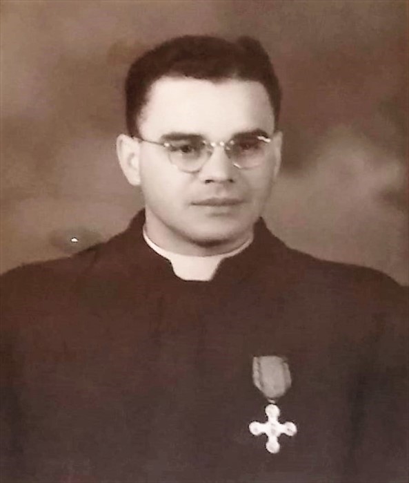 Monsignor Donato Colafemmina insignito della croce lateranense
