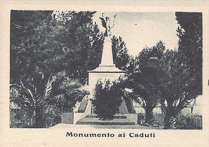 Il monumento ai Caduti e il parco della Rimembranza (oggi piazza Municipio)