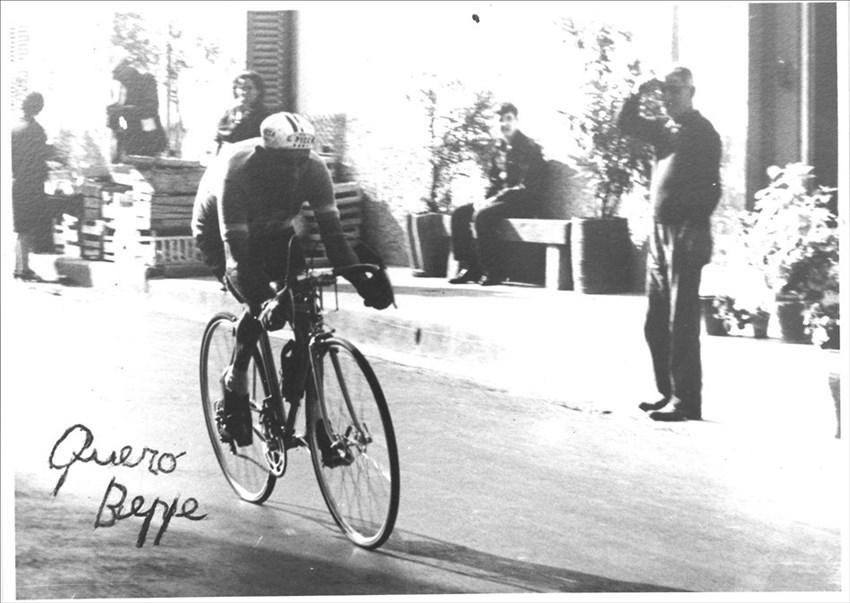 Beppe Quero in sella alla sua "Cinelli"