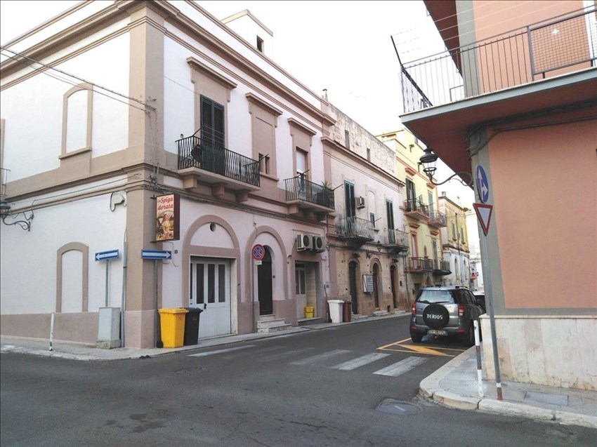 l negozio di Gino Calò era in via F.lli Danisi angolo via Mazzini