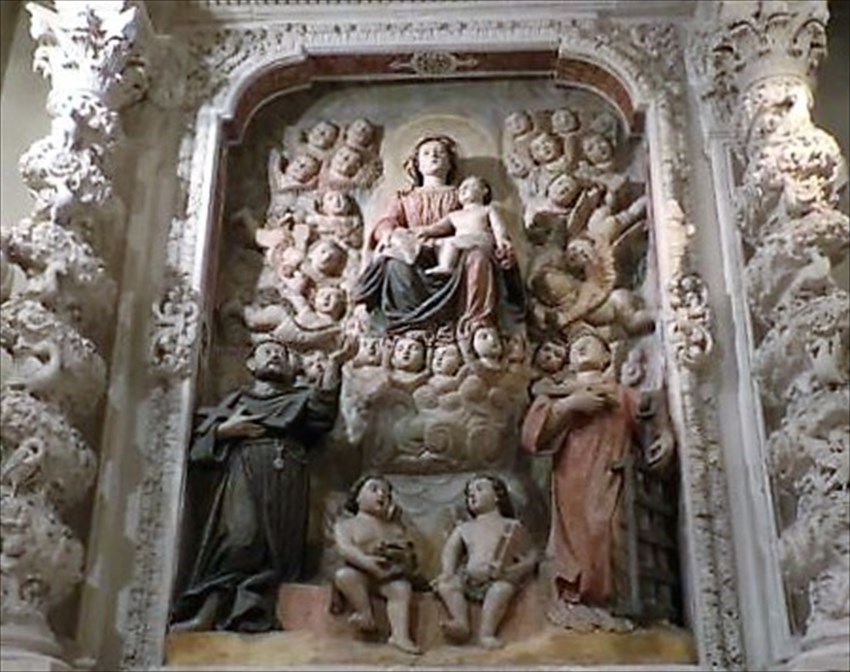 Chiesa di S. Francesco a Castellana Grotte, uno degli altari realizzati da Fra Luca Principino