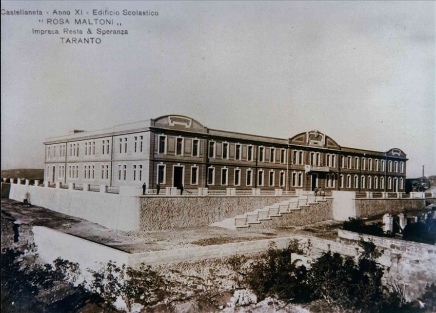 Il nuovo edificio scolastico fu intitolato a Rosa Maltoni-Mussolini
