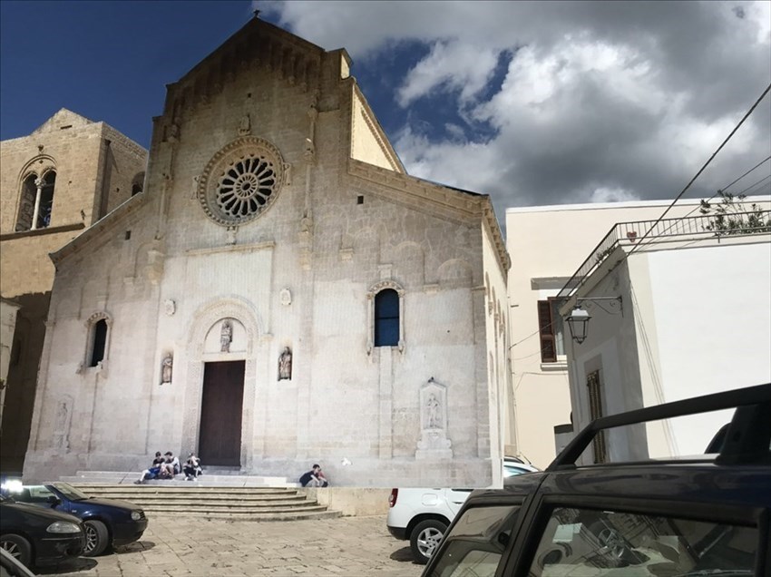 Cattedrale, Ricostruzione verosimile dell&#39;antica facciata medievale sostituita alla fine del '700