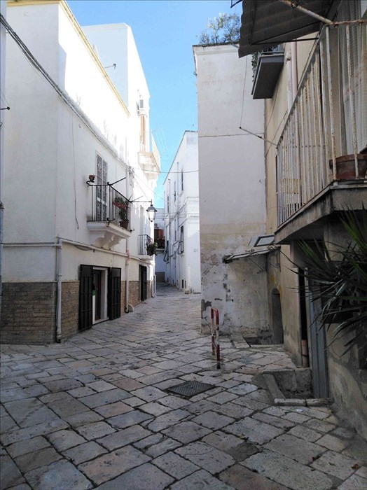Castellaneta, centro storico, via Marina 2