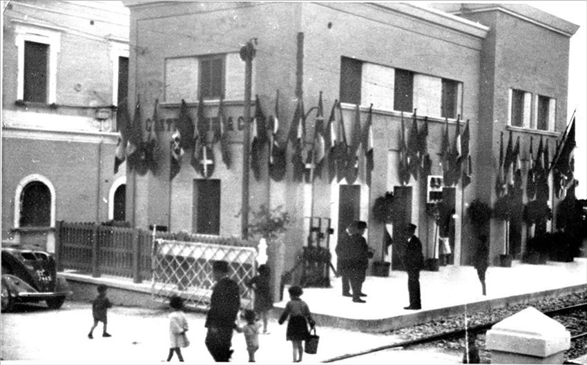 La stazione di Castellaneta Città vestita a festa