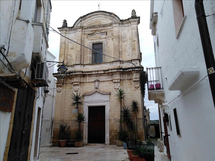 Chiesa di san Giuseppe, facciata esterna su via Carrare.