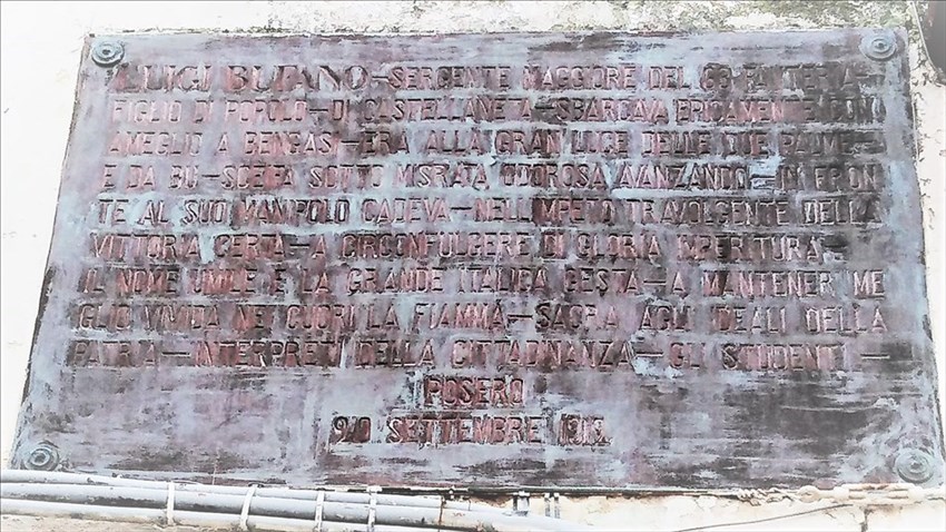 Epigrafe bronzea che ricorda il sacrificio del sergente maggiore Luigi Bufano