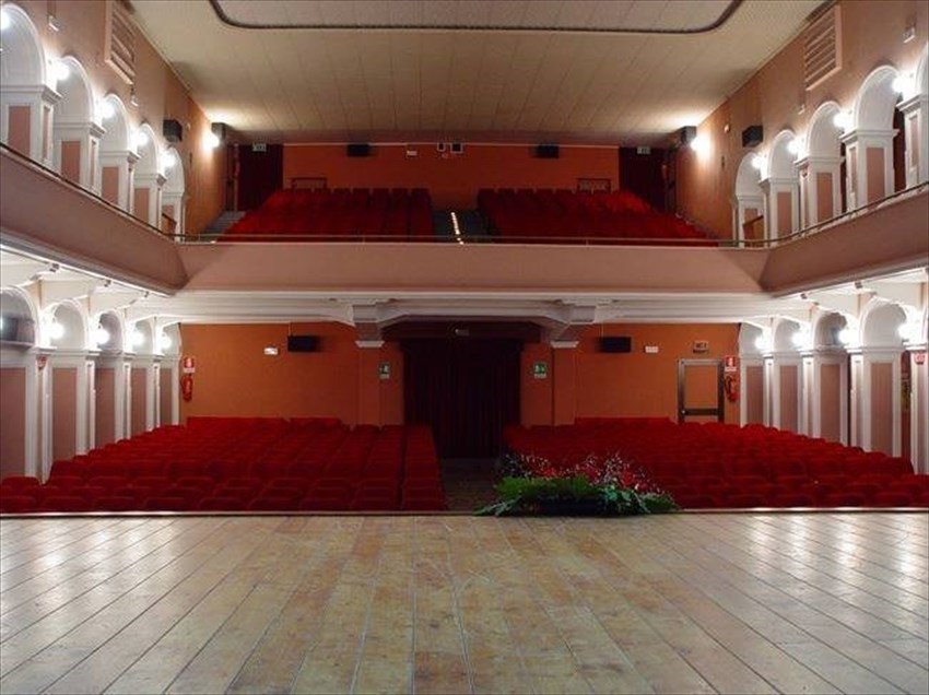 Castellaneta, Cineteatro Valentino, interno