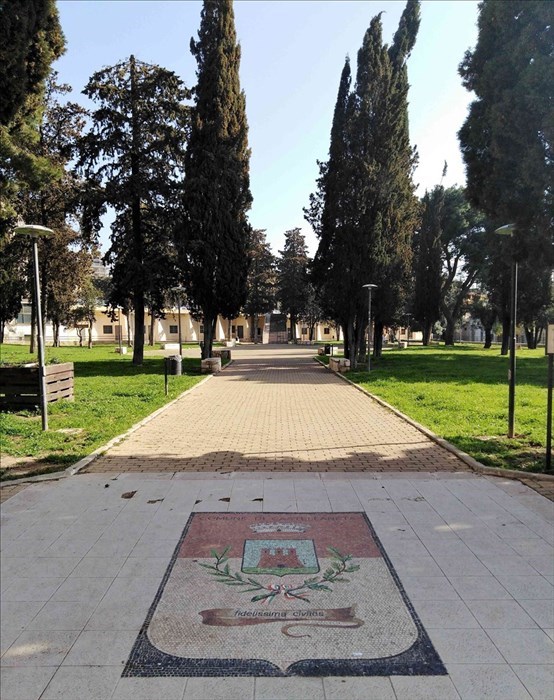 Castellaneta, villa De Gasperi. Un mosaico a pavimento ricorda il titolo onorifico ricevuto dopo l'episodio del Sacco