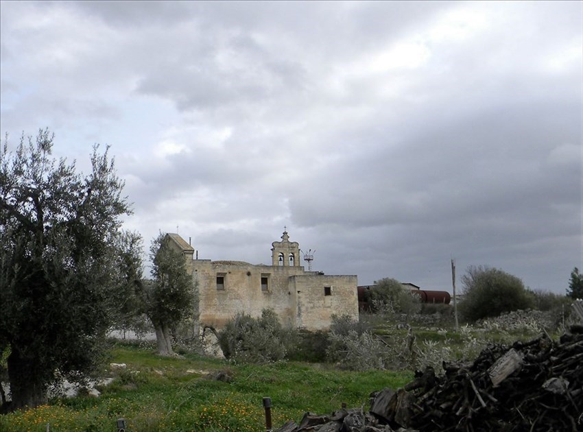 Castellaneta, la chiesa di Mater Christi nel suo ambiente rurale